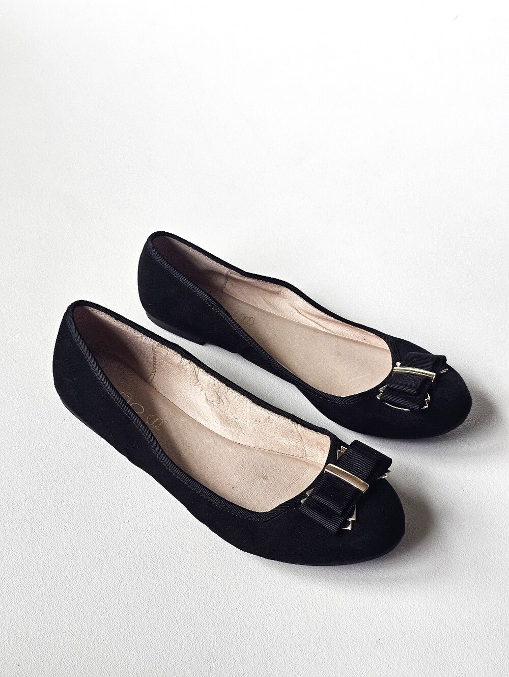 ALDO Black Ballet Flats Leather Insole Bow Detail Gold-Tone Hardware Size 8
